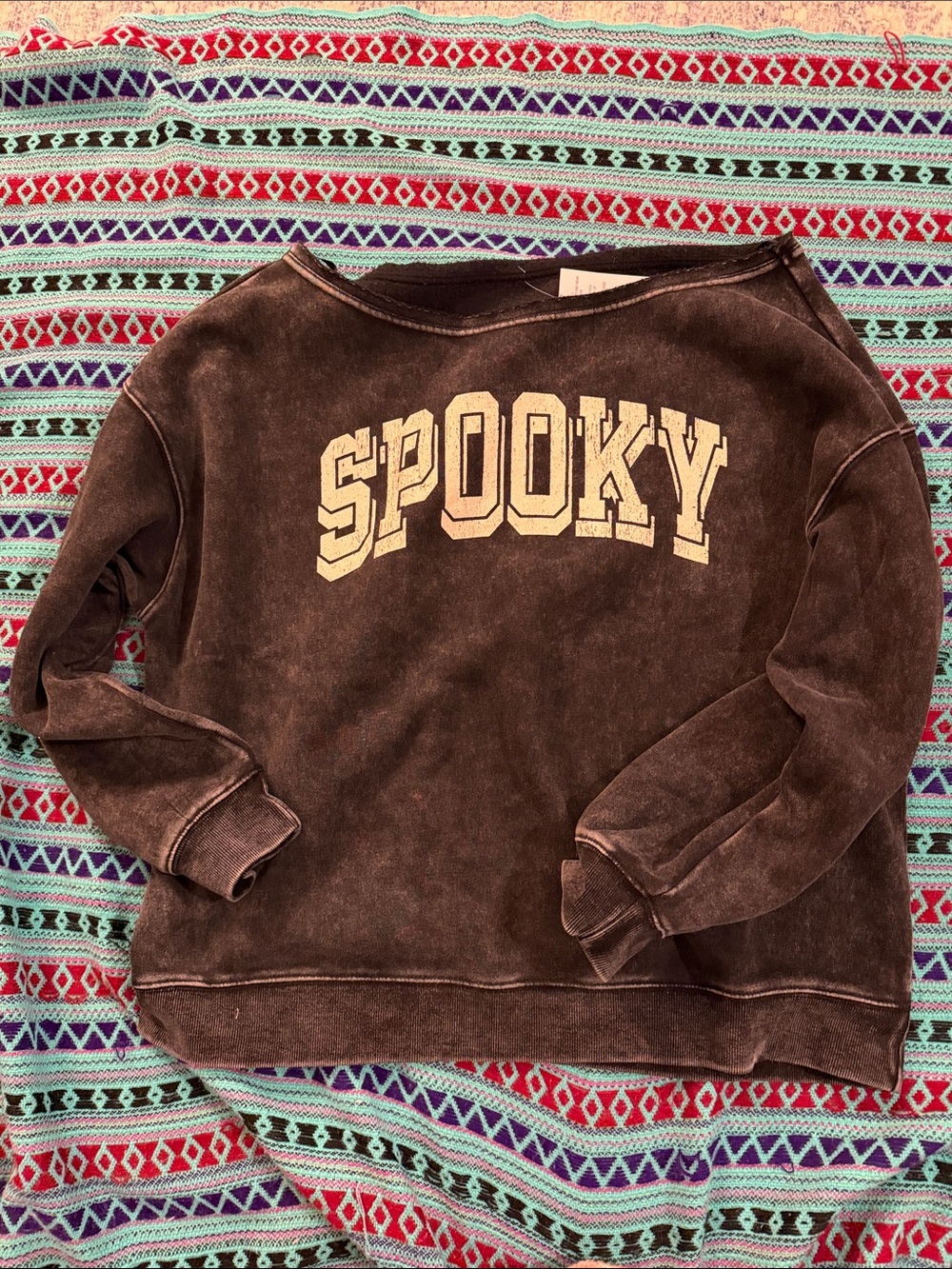 Trick Or Treat 👻 Spooky Sweatshirt XL & TJ’s Viral Shoping Bag SOLD OUT 🧡